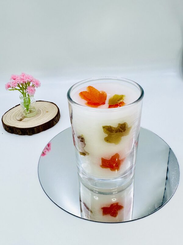 Autumn Éclat – Handmade Leaf Design Candle