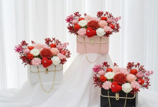 Veloura Amour Candle Bag – Luxury Flower Candle Bouquet